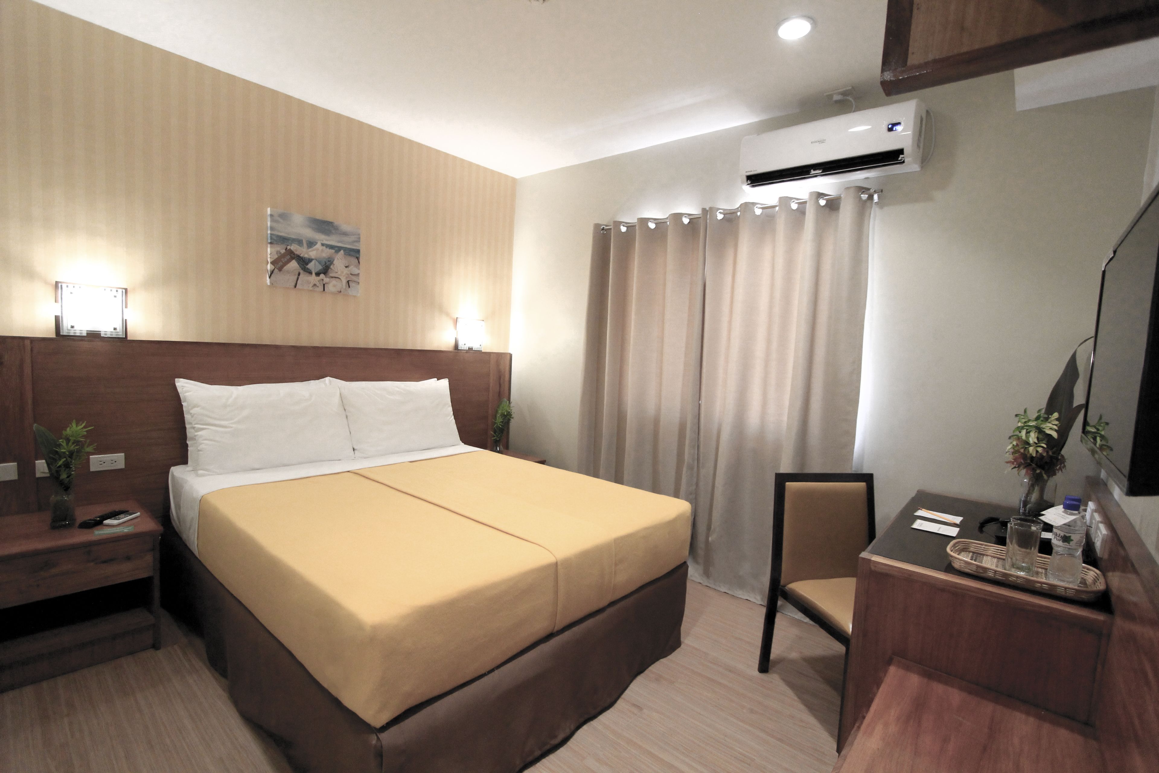 standard room, 1 queen bed (annex building) | desk, free wifi, bed sheets, wheelchair access