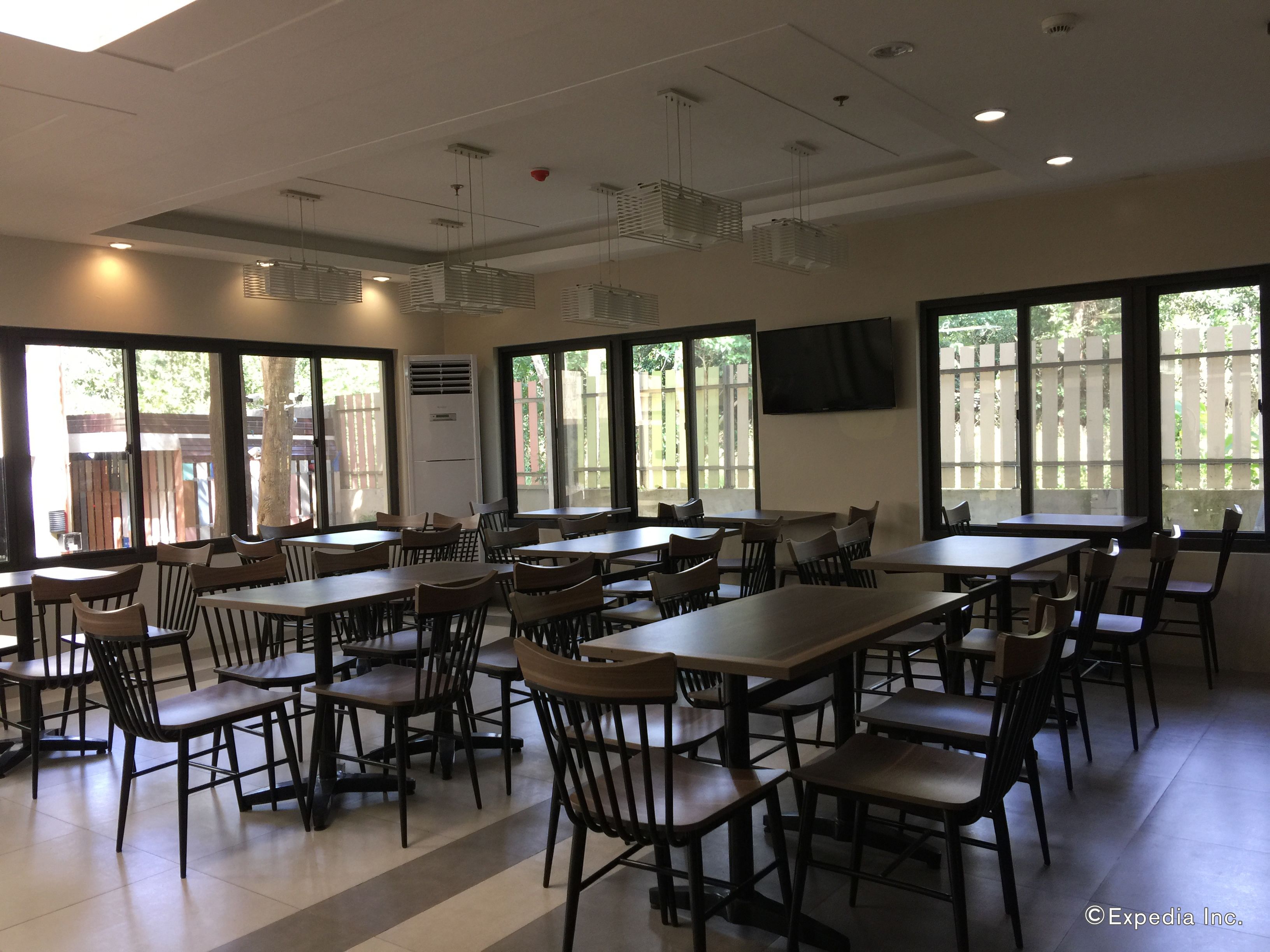 每日供应当地美食早餐（每人 PHP 350）