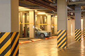 Estacionamiento: 105 por noche