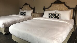 Deluxe Quadruple Room | Blackout drapes, soundproofing, iron/ironing board, free WiFi - Hotel Royal Kingdom (Beinan)