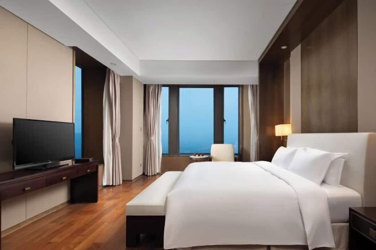 Minibar, in-room safe, desk, blackout drapes