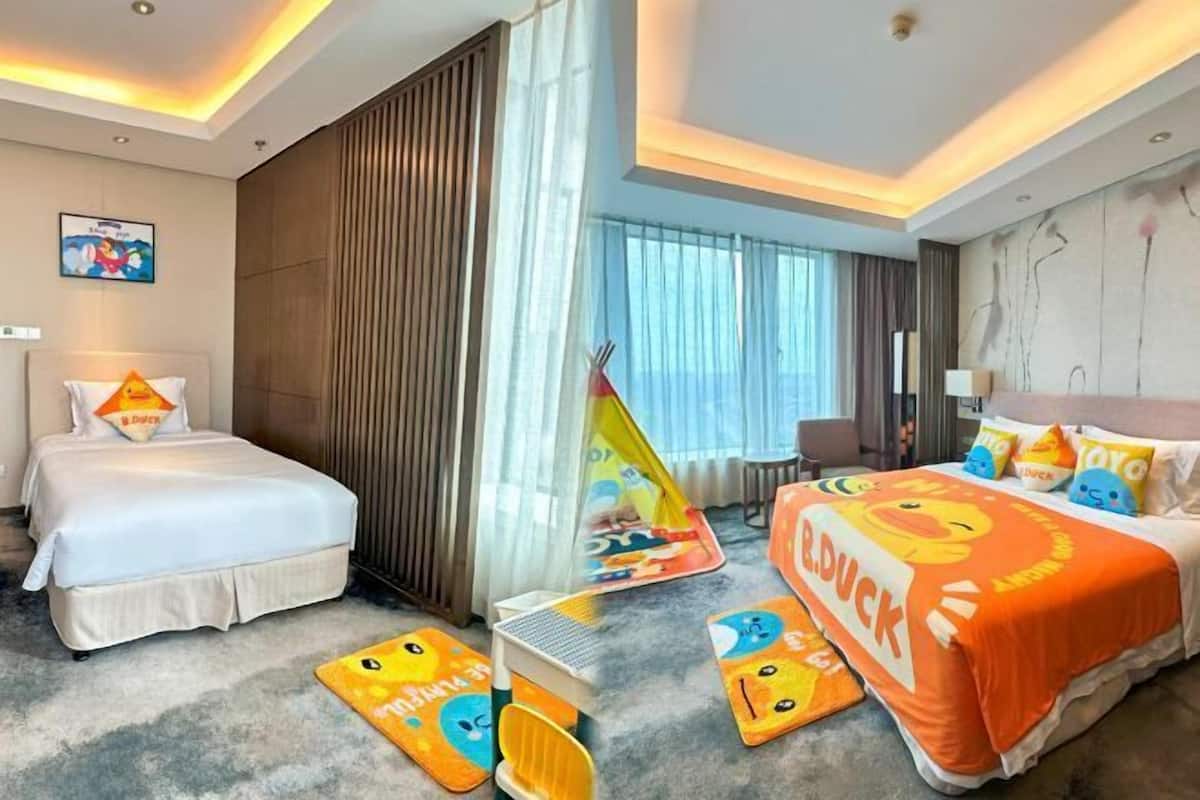 Minibar, caja fuerte, escritorio y cortinas opacas