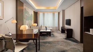 Exclusive Suite | Minibar, in-room safe, desk, blackout curtains - Yun Hotel Wuhan (Wuhan)
