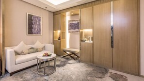 Minibar, in-room safe, desk, blackout drapes - Yun Hotel Wuhan (Wuhan)