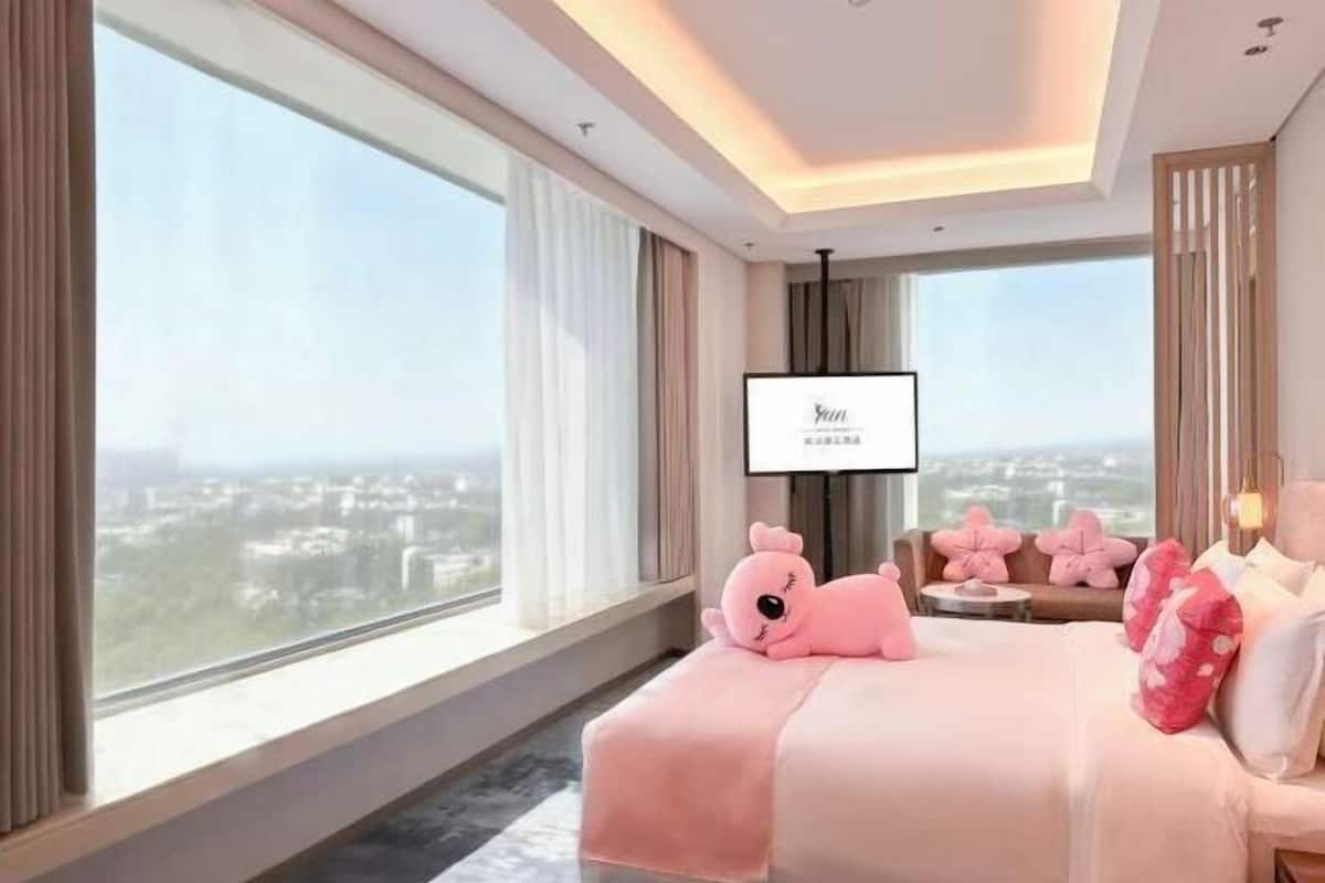 Minibar, in-room safe, desk, blackout curtains