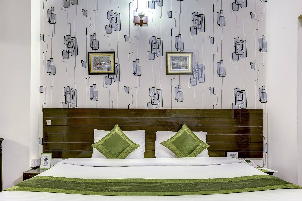Premium Room, 1 Bedroom | Desk, iron/ironing board (on request), WiFi (free)