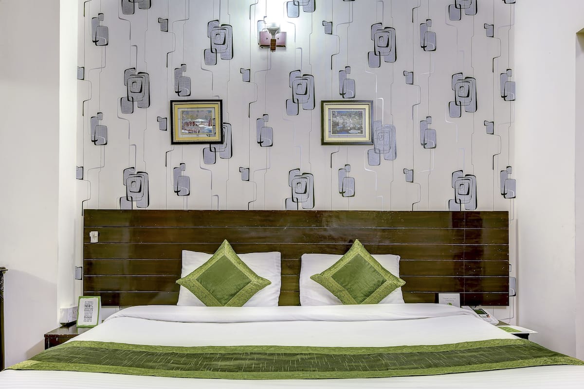 Premium Room, 1 Bedroom | Desk, iron/ironing board, free WiFi