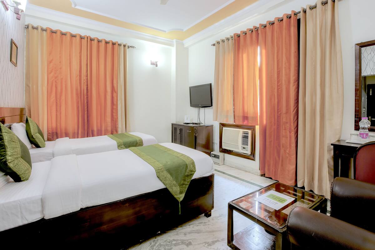 Standard Room | Desk, iron/ironing board (on request), WiFi (free)