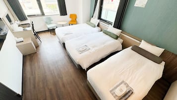 Habitación triple Deluxe, no fumadores | Escritorio, cortinas opacas, tabla de planchar con plancha y wifi gratis