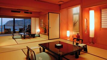 Ocean View Japanese Style Suite Room with Open-air Bath | Minibar, in-room safe, free WiFi, bed sheets