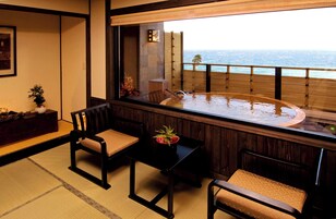 Habitación tradicional, bañera de hidromasaje, vistas al mar (Executive, Japanese Style) | Minibar, caja fuerte, wifi gratis y ropa de cama