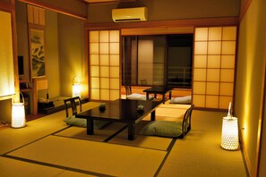 Minibar, coffres-forts dans les chambres, Wi-Fi gratuit, draps fournis