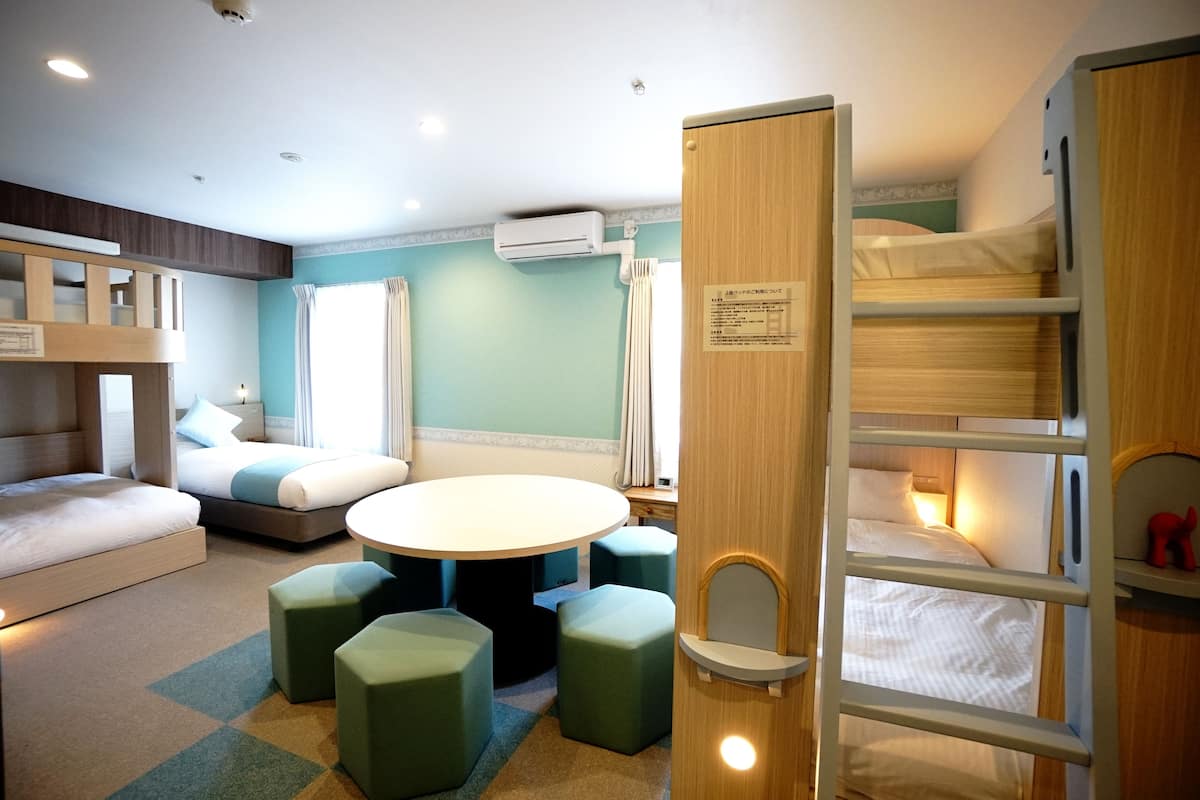 deluxe 5, non smoking (2 bunk beds and 1 twin sized bed) | in-room safe, free wifi, bed sheets