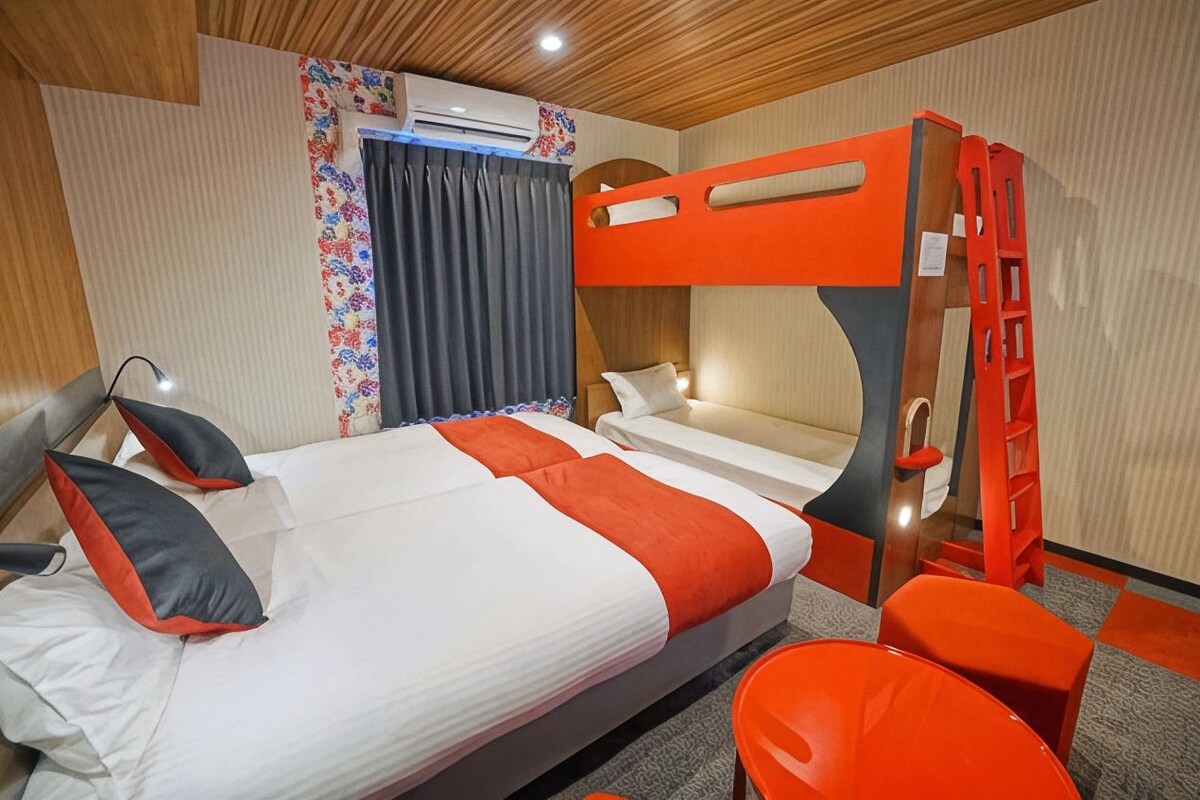 In-room safe, free WiFi, bed sheets