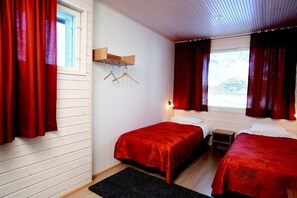 Panoramic House, Multiple Bedrooms, Sauna | Minibar, desk, iron/ironing board, cots/infant beds - Äijälän Rusti Paratiisisaari (Naantali)