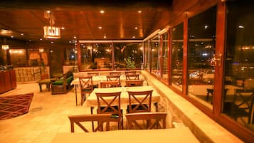 Bao gồm bữa sáng buffet hàng ngày