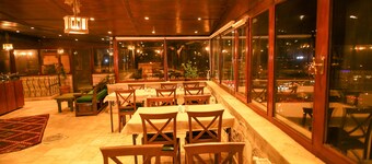 Bedrock Cave Hotel - Adults Only