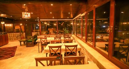 Bedrock Cave Hotel - Adults Only