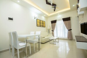 Smart TV 34 polegadas com canais a cabo, Netflix, serviços de streaming