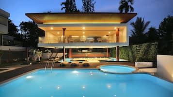 Outdoor pool, pool loungers