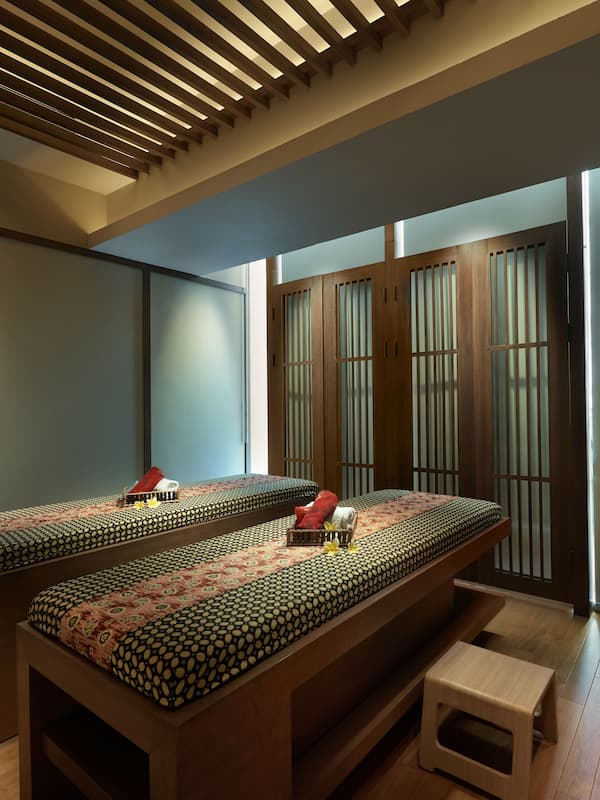 Couples treatment rooms, body treatments, massages