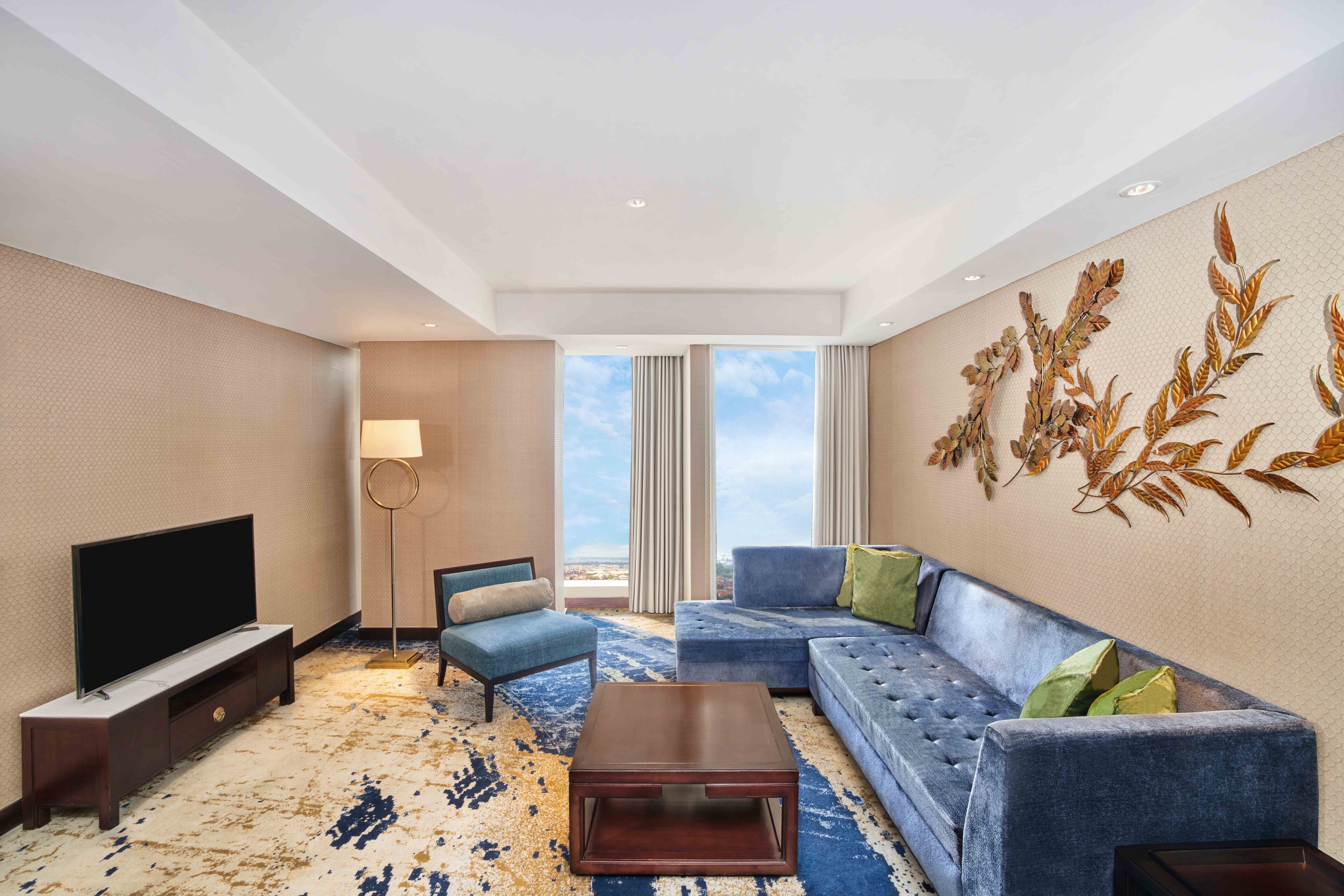 breccia suite, bath up, city view, executive lounge access | living area | 43-inch lcd tv with cable channels, tv