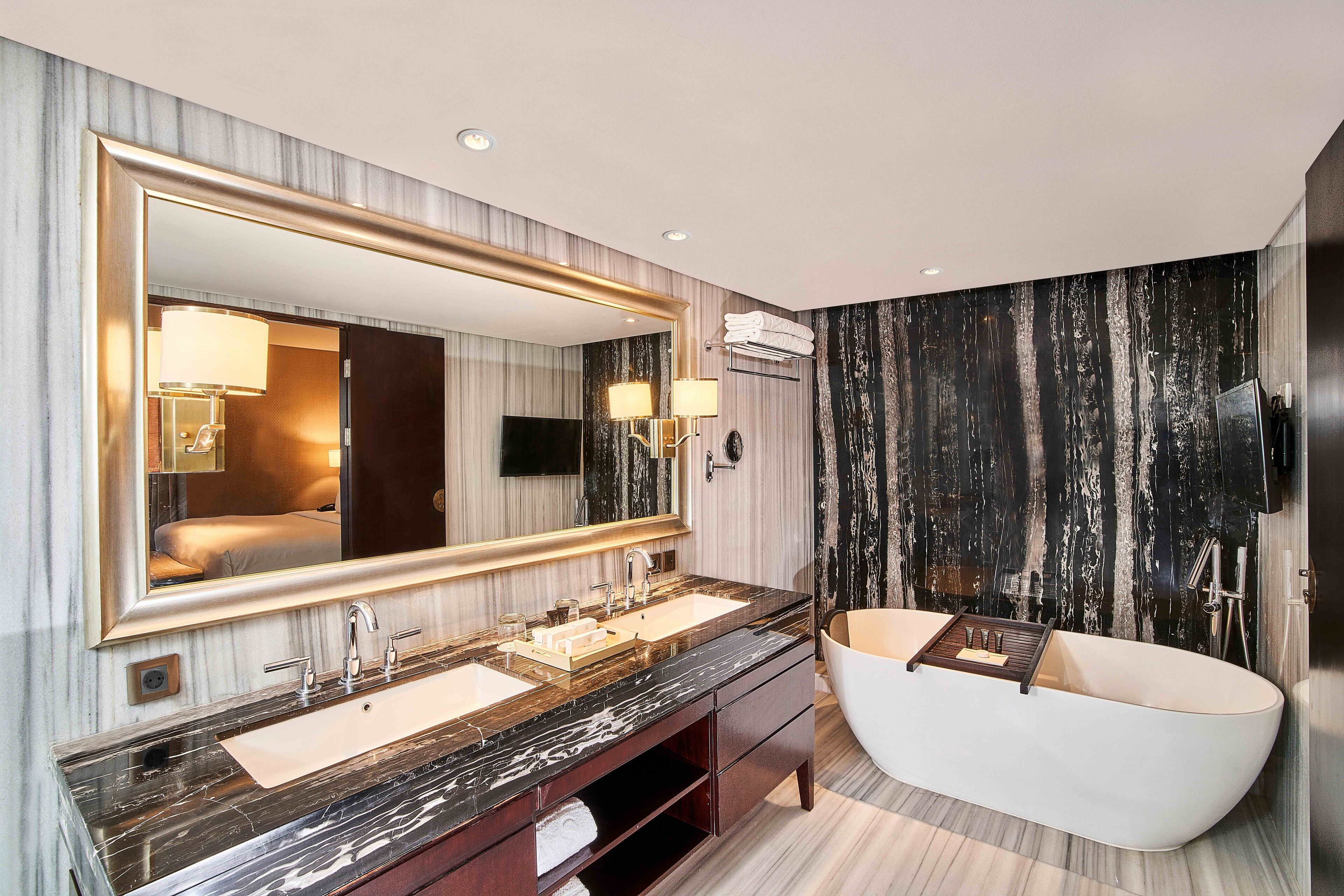 breccia suite, bath up, city view, executive lounge access | bathroom | free toiletries, hair dryer, bathrobes, slippers