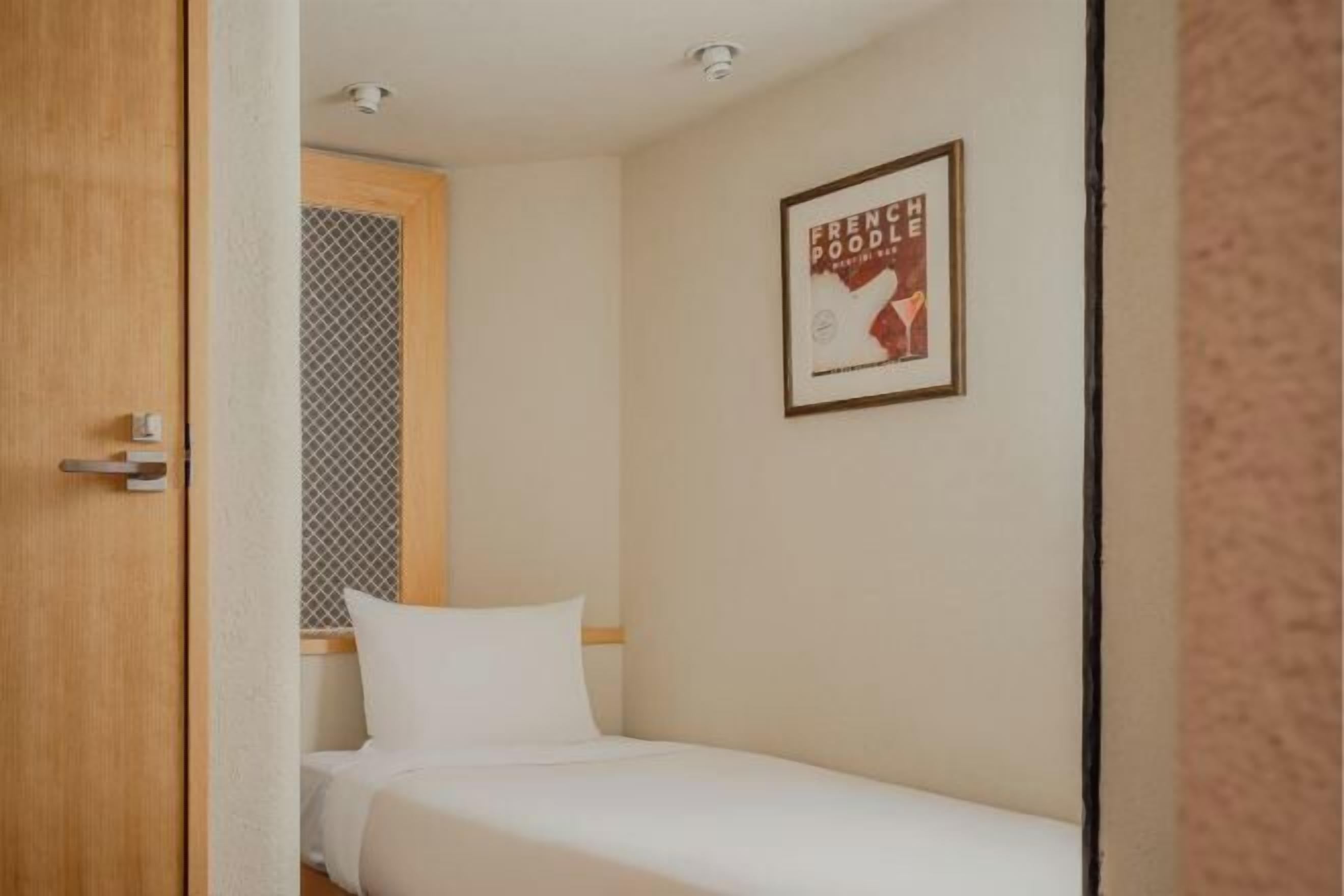 Insonorización, tabla de planchar con plancha y wifi gratis 