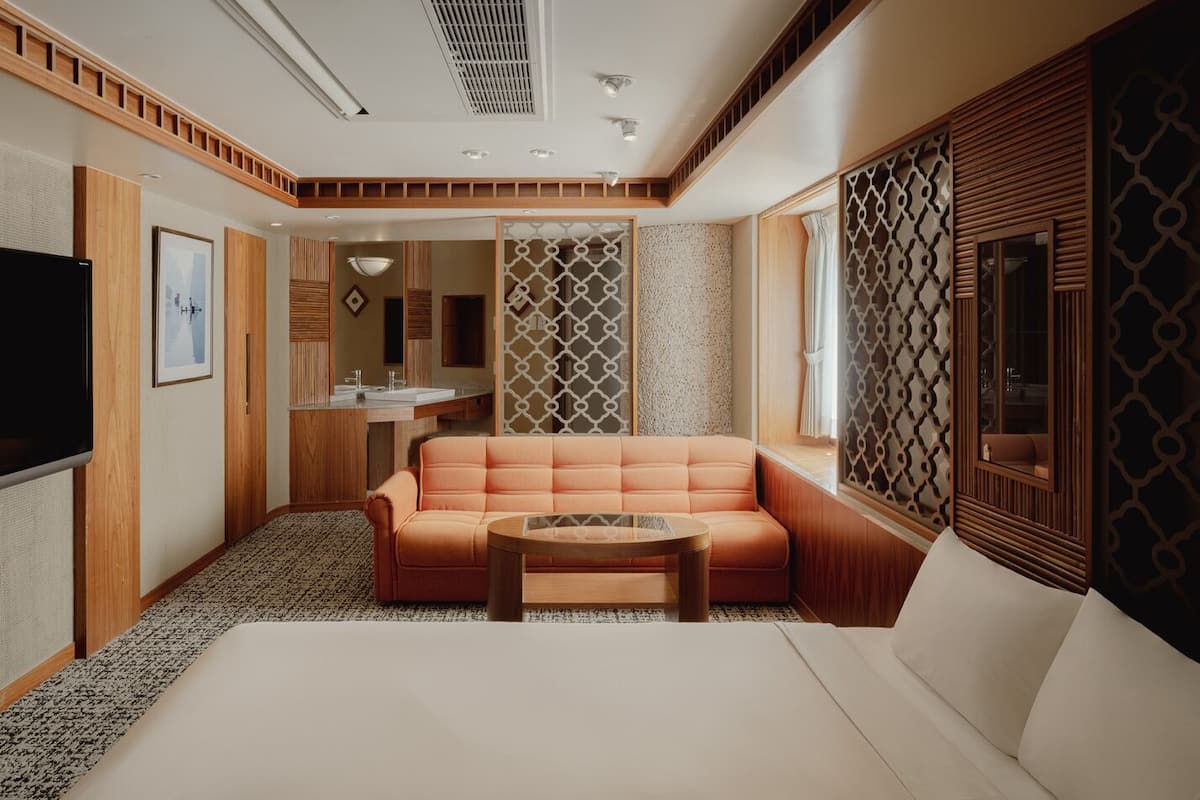 Soundproofing, iron/ironing board (on request), free WiFi, bed sheets
