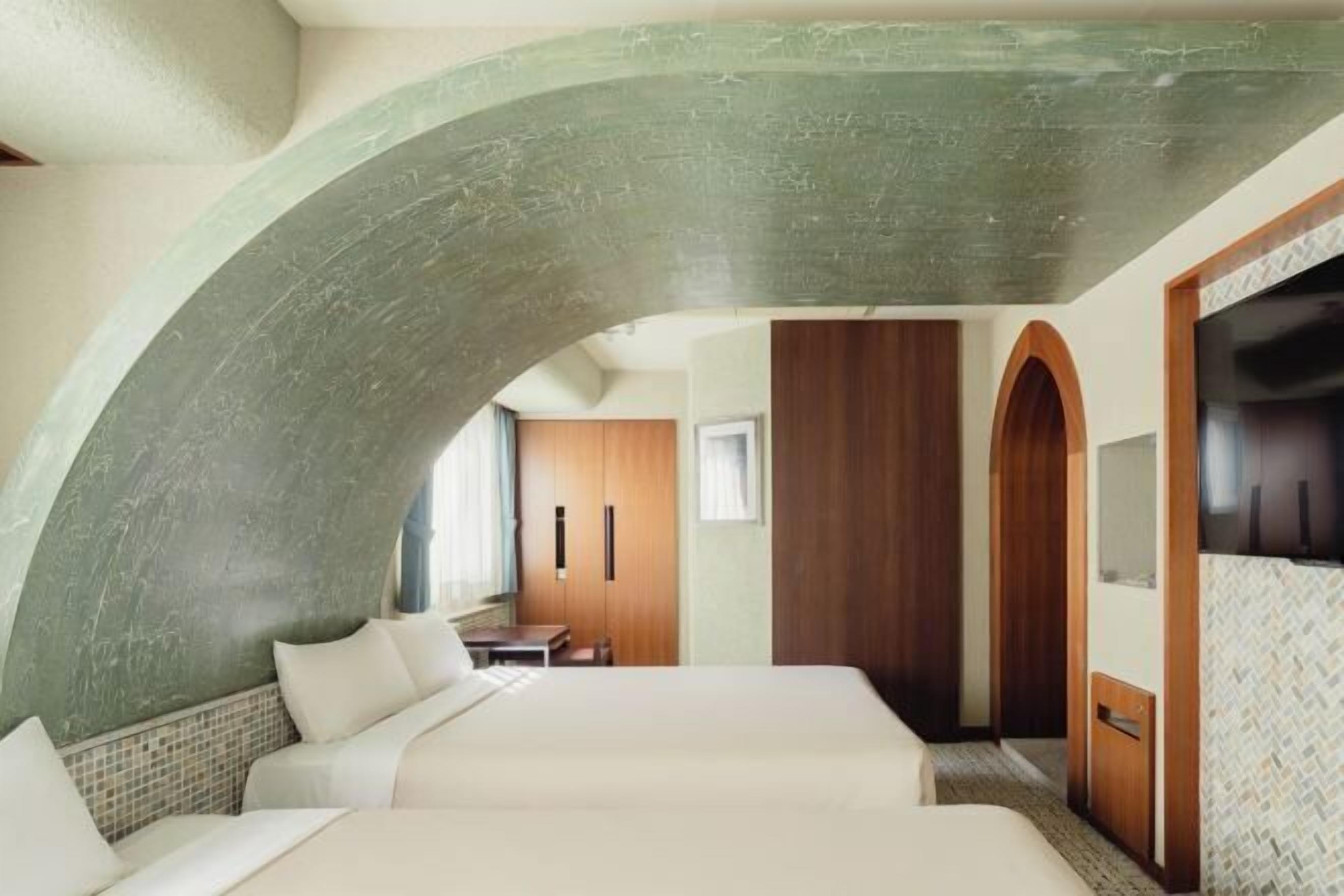 Soundproofing, iron/ironing board, free WiFi, bed sheets