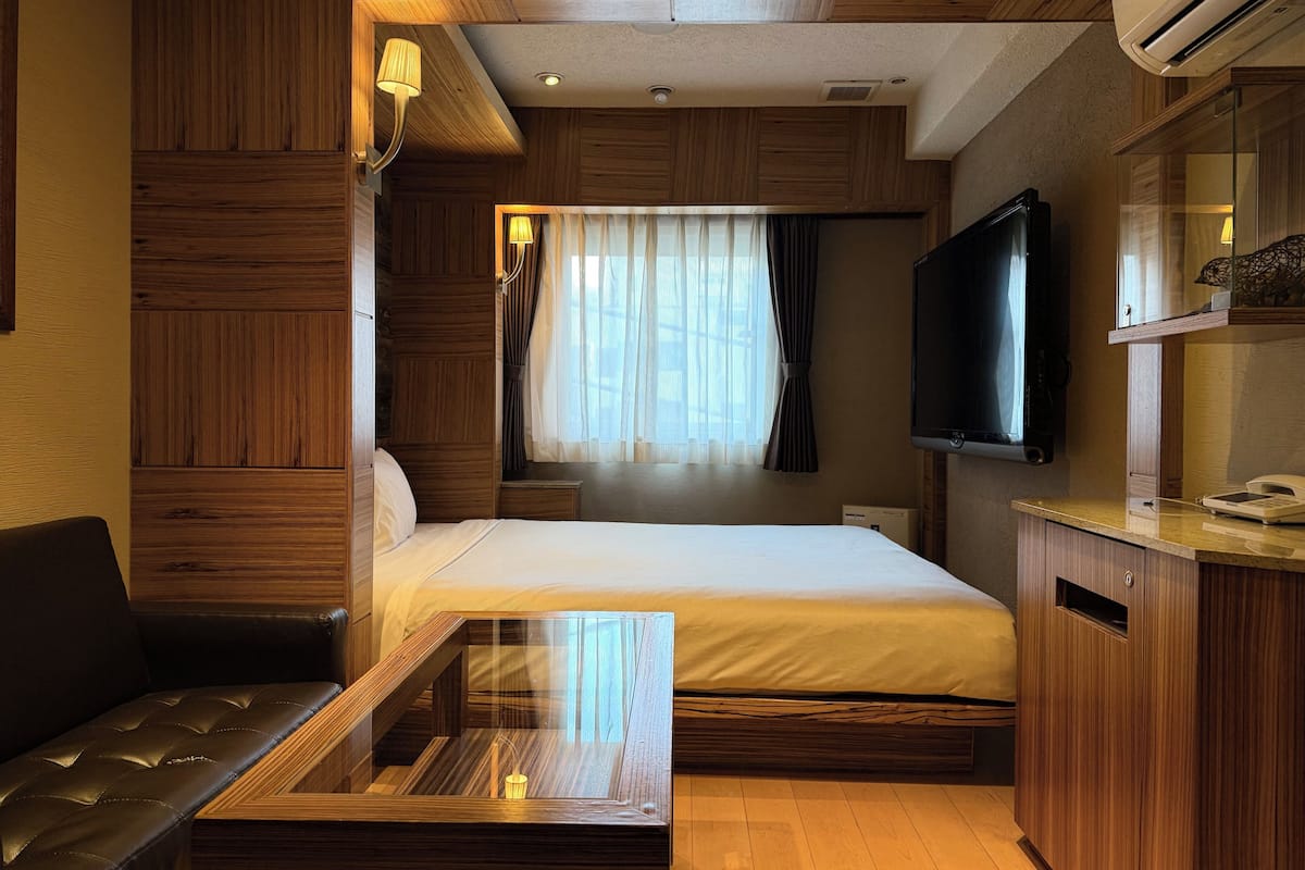 Soundproofing, iron/ironing board (on request), free WiFi, bed sheets