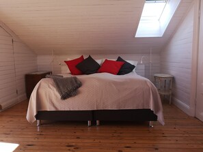 Room (5) | Individually decorated, individually furnished, blackout drapes - Varmdovagen B&B Cottage (Nacka)