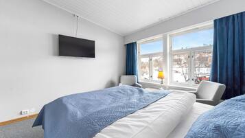 Økonomi-dobbeltrom, fjellutsikt | Skrivebord, lydisolert og wi-fi (inkludert)