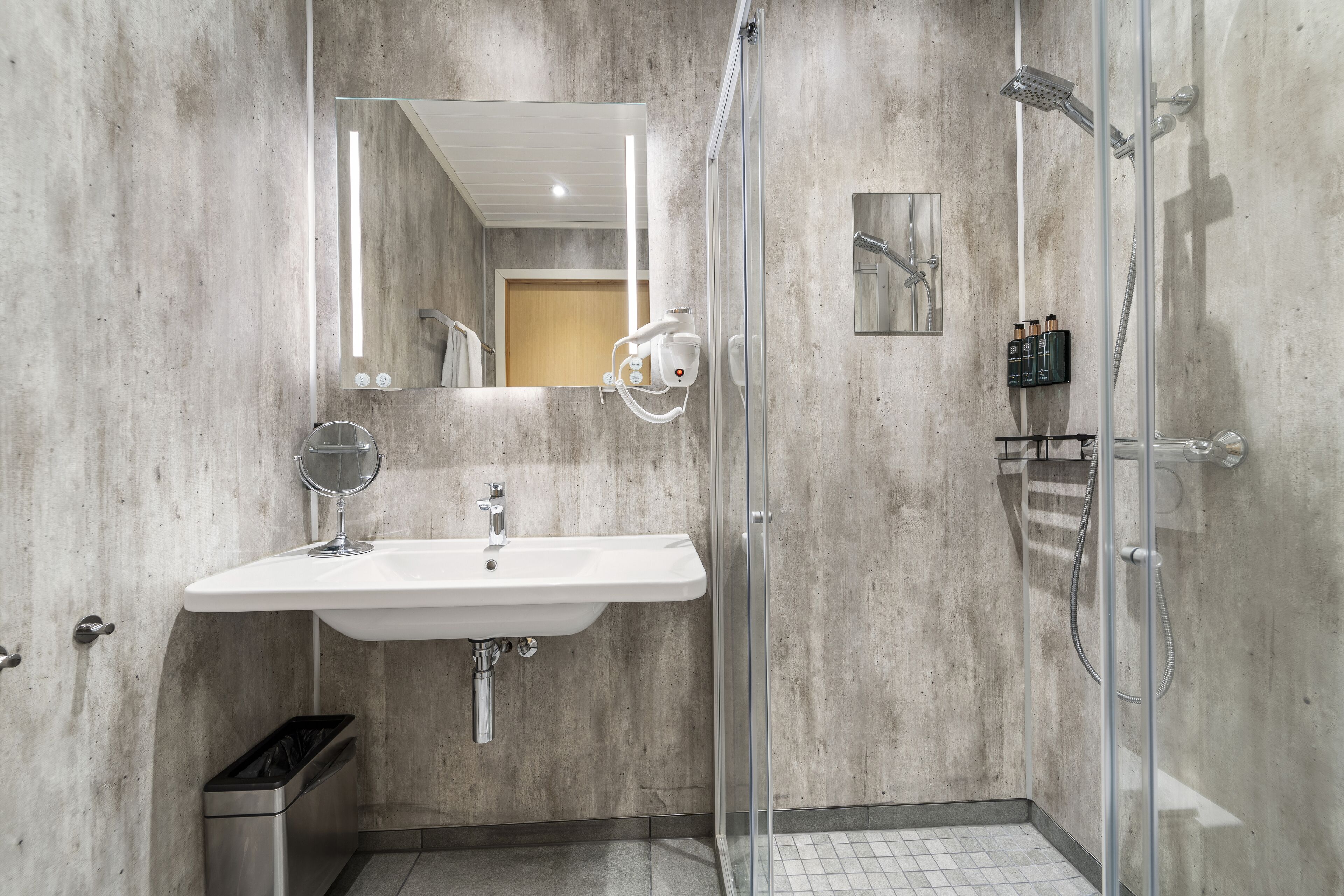 Economy Double Room, Mountain View | Bathroom | Shower, rainfall showerhead, free toiletries, hair dryer