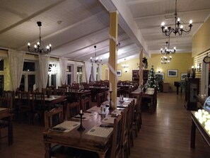 Restaurant - Lyngseidet Gjestegård (Lyngen)