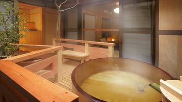Superior Room, Hot Tub (Annex Building) | Bathroom | Free toiletries, hair dryer, slippers, bidet