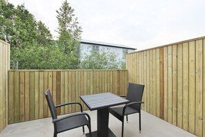 Kahden hengen deluxe-huone | Ylelliset vuodevaatteet, yksilöllisesti sisustettu, pimennysverhot