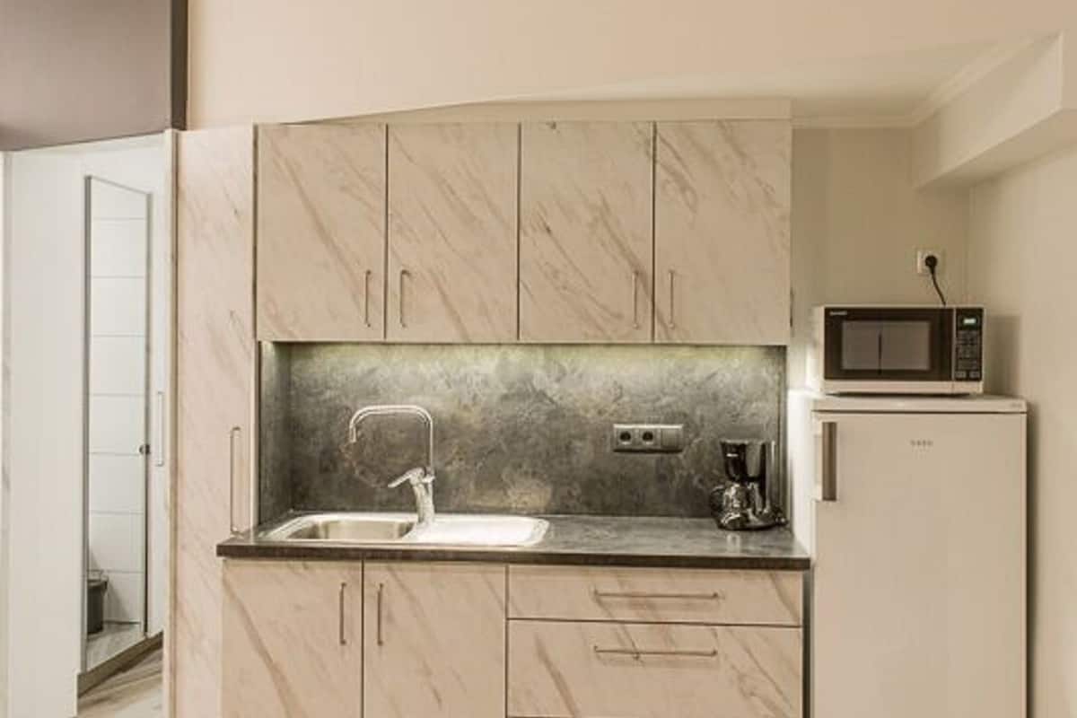 comfort studio | private kitchen | fridge, electric kettle