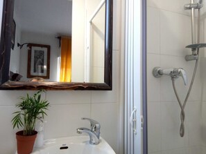 Deluxe-Doppel- oder -Zweibettzimmer | Badezimmer