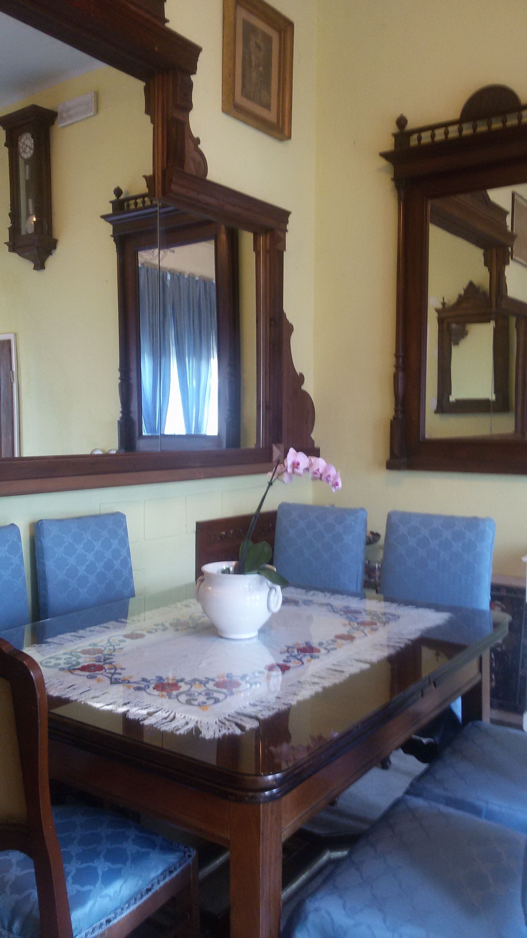 Coin salon dans le hall