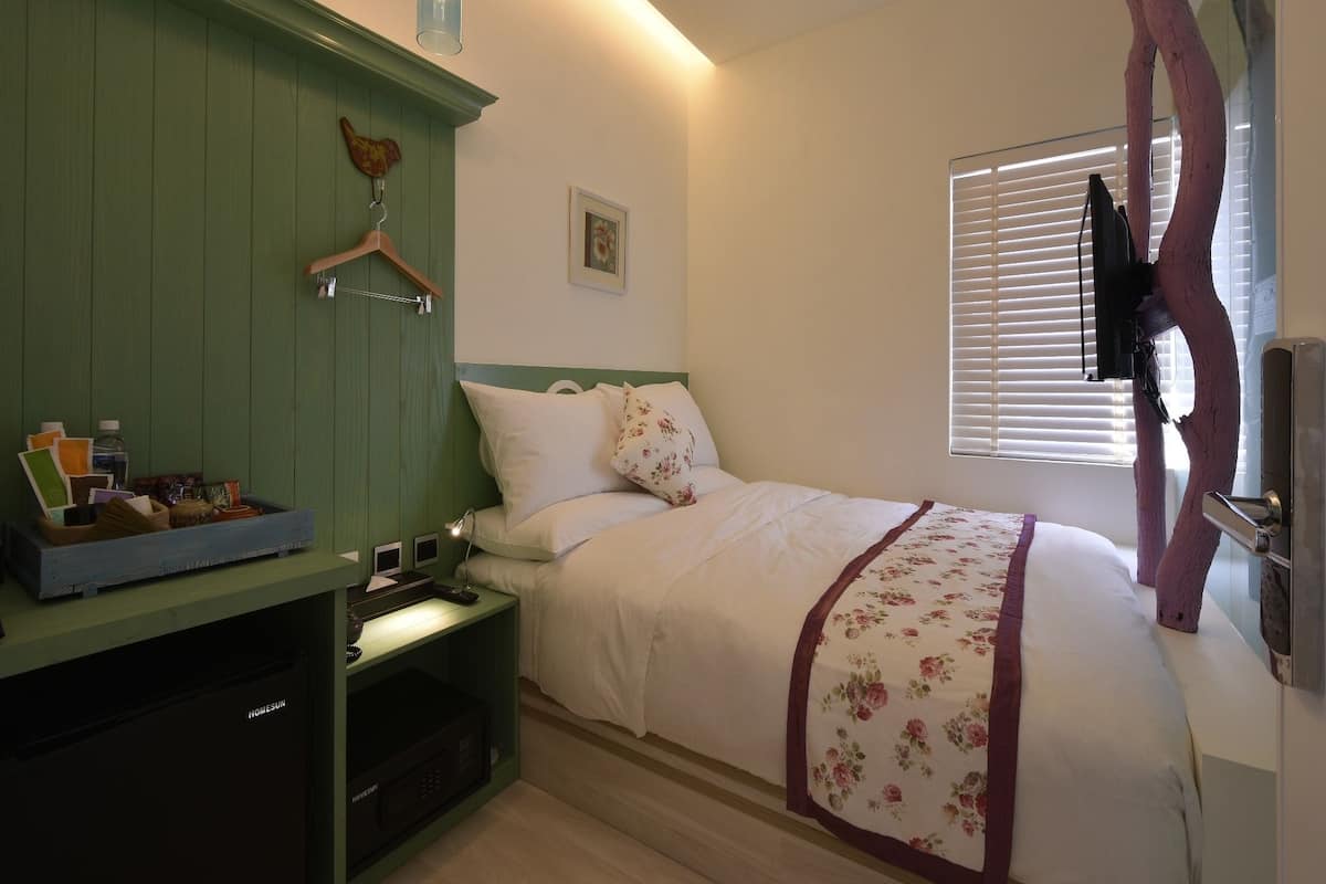 Single Room (Photos are for reference only - themes are randomly arranged)
