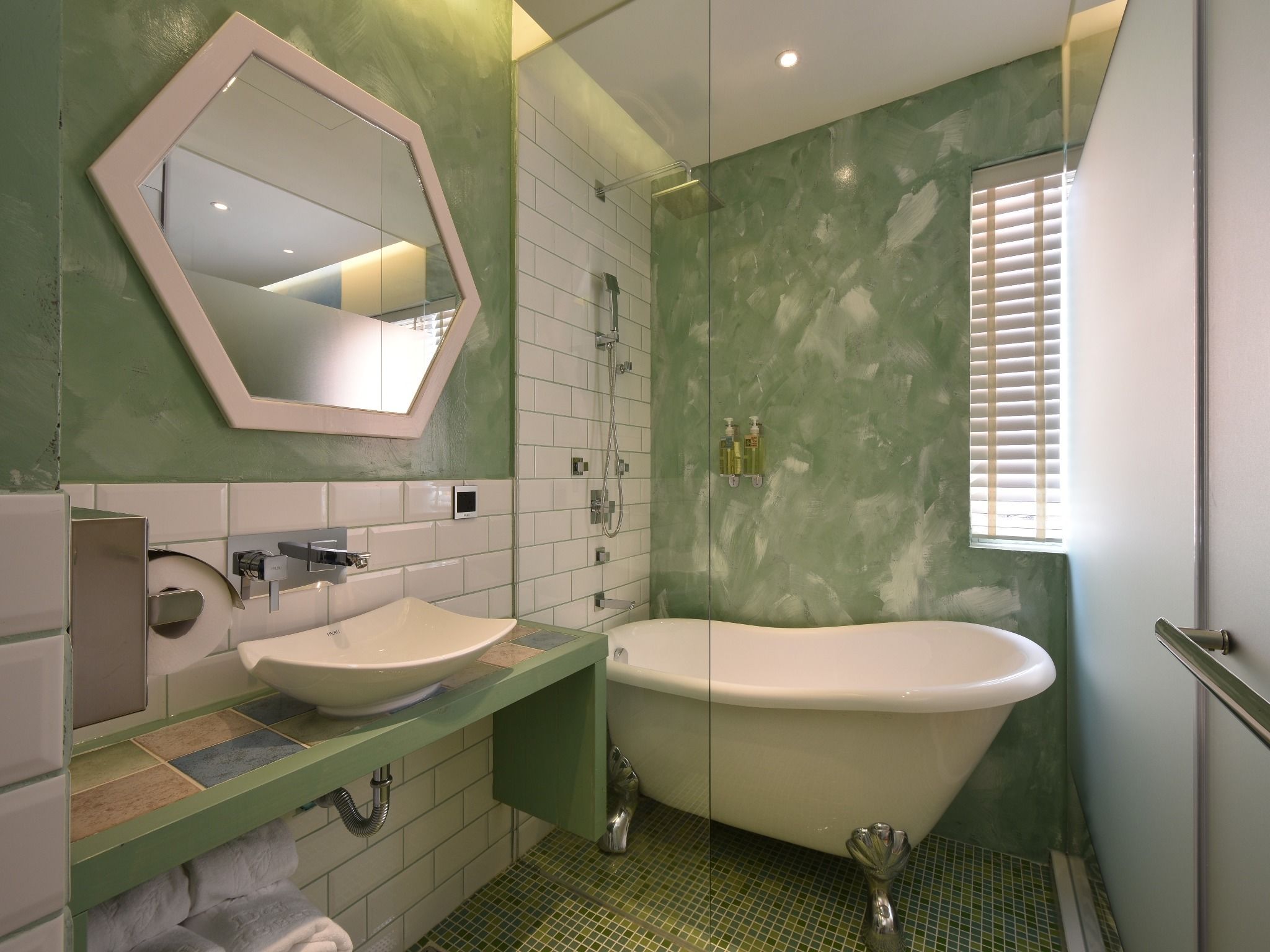 deluxe quadruple room (photos are for reference only - themes are randomly arranged) | 1 bedroom, down duvets, in-room safe, soundproofing