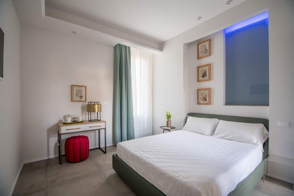 In-room safe, iron/ironing board, free WiFi, bed sheets