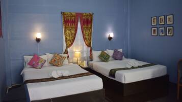 Family Room | Laptop workspace, soundproofing, free WiFi, bed sheets
