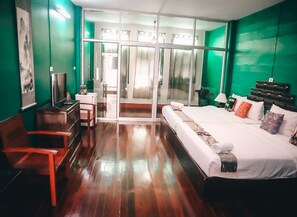 Chambre familiale | Espace de travail pour ordinateurs portables, systĂšme dâinsonorisation