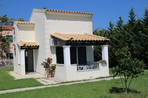 BBQ/picnic Area - Dimitra's Maisonette (Corfu)