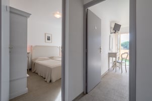 Chambre Familiale | Bureau, chambres insonorisées, lits bébé (en supplément), Wi-Fi gratuit