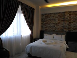 Apartment, 3 Bedrooms | 3 bedrooms, desk, iron/ironing board, free WiFi