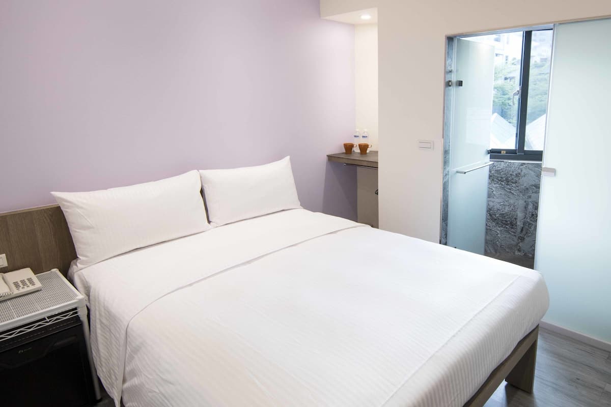 Habitación doble clásica | Cortinas blackout, wifi gratis y ropa de cama 