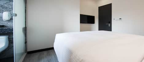 Classic Double Room | Blackout drapes, free WiFi, bed sheets